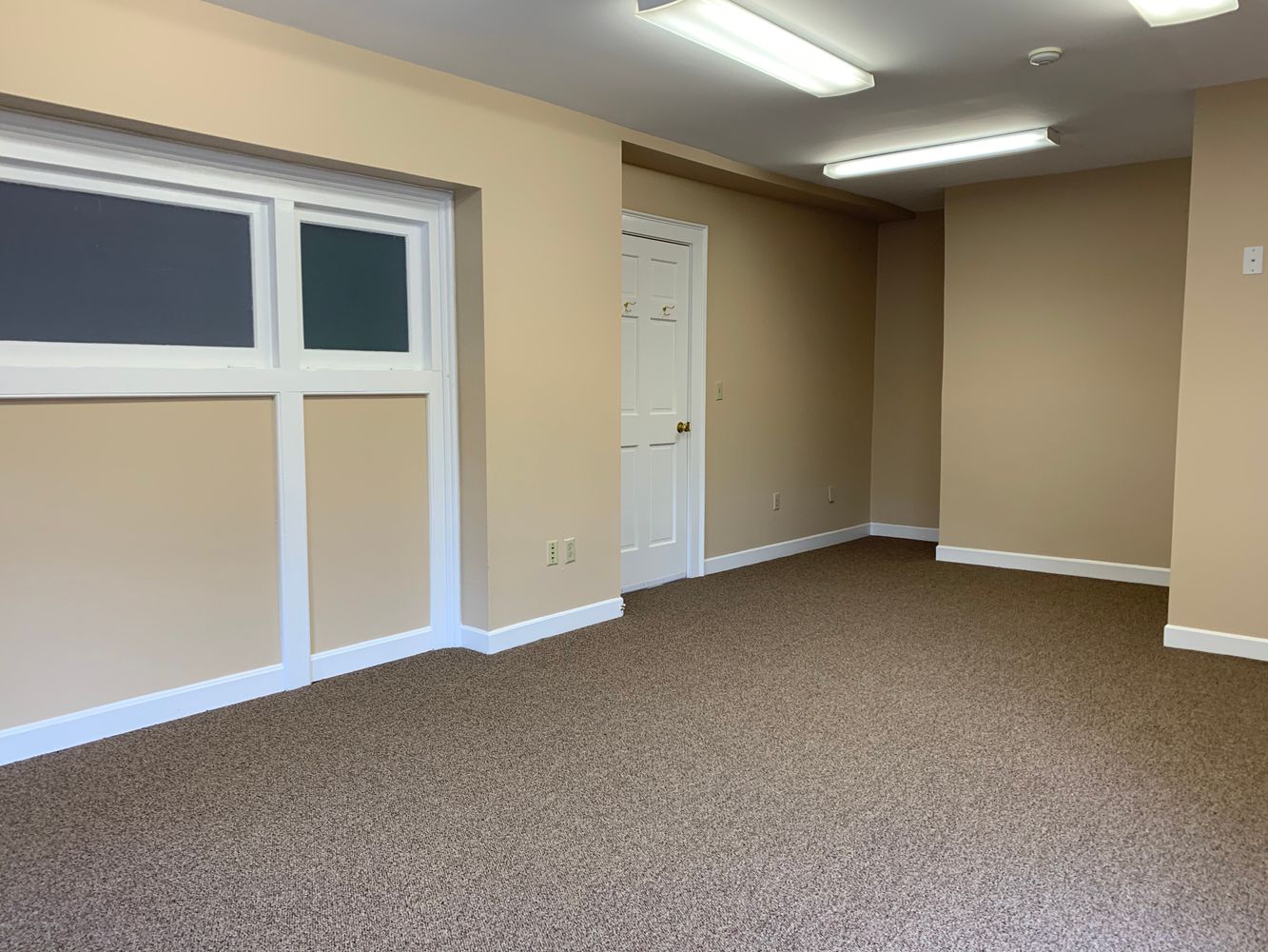 Amesbury Building : 100 Main St, Amesbury, MA 01913